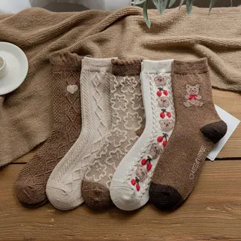 Зимните изолирана от дамски чорапи в стил ретро, японски кашмир чорапи с хубаво мече от картун Kawai, дамски дълги чорапи